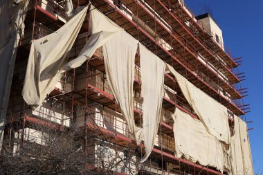 İsrail 'deki bir inşaat sahasında çalışma ve çalışma araçları ve mekanizmaları 