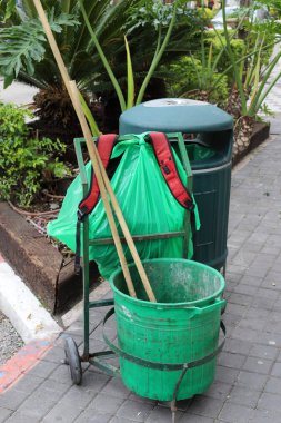 İsrail 'deki bir inşaat sahasında çalışma ve çalışma araçları ve mekanizmaları 