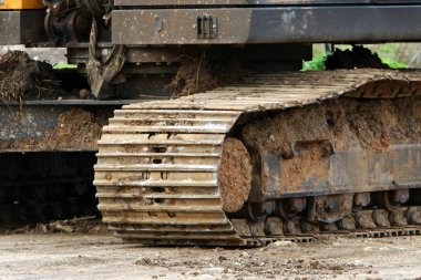 İsrail 'deki bir inşaat sahasında çalışma ve çalışma araçları ve mekanizmaları 