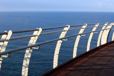 İsrail 'in kuzeyindeki Akdeniz kıyısındaki dağ köprüsü 