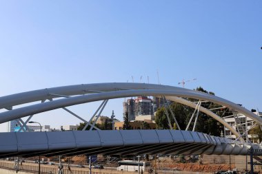 İsrail 'in kuzeyindeki Akdeniz kıyısındaki dağ köprüsü 