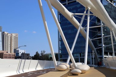 İsrail 'in kuzeyindeki Akdeniz kıyısındaki dağ köprüsü 