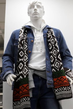 manken İsrail'de büyük bir mağaza duruyor 