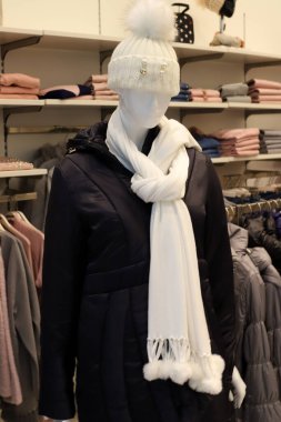 manken İsrail'de büyük bir mağaza duruyor 