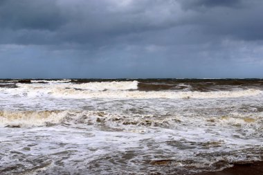 İsrail 'in kuzeyindeki Akdeniz kıyısında vahşi bir sahil. 