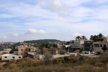 İsrail 'in kuzeyindeki Akdeniz kıyısında küçük bir kasabada kış manzarası 