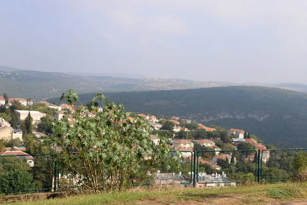 Srail Kuzeyindeki Akdeniz Kıyısında Küçük Bir Kasabada Kış Manzarası — Stok fotoğraf