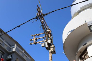 İsrail 'in Akdeniz kıyısındaki büyük Tel Aviv şehrinin sokaklarında gezinmek 