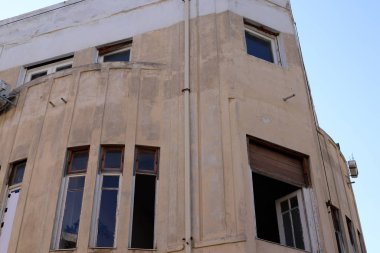 İsrail 'in Akdeniz kıyısındaki büyük Tel Aviv şehrinin sokaklarında gezinmek 