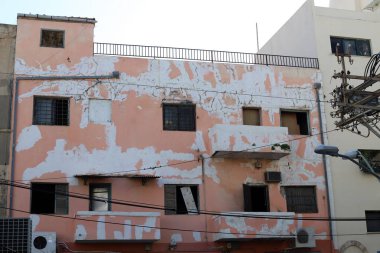 İsrail 'in Akdeniz kıyısındaki büyük Tel Aviv şehrinin sokaklarında gezinmek 