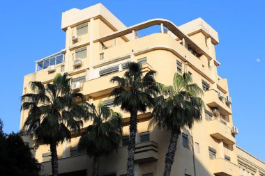 İsrail 'in Akdeniz kıyısındaki büyük Tel Aviv şehrinin sokaklarında gezinmek 