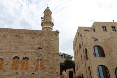 İsrail 'in Akdeniz kıyısındaki büyük Tel Aviv şehrinin sokaklarında gezinmek 