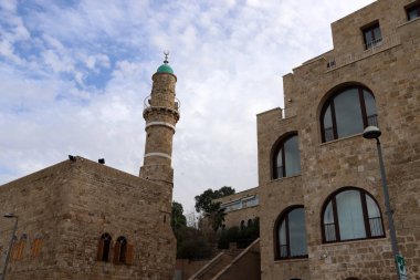 İsrail 'in Akdeniz kıyısındaki büyük Tel Aviv şehrinin sokaklarında gezinmek 