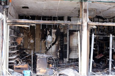Yangın, maddi hasara, yaşama ve insanların sağlığına zarar veren kontrolsüz bir yanma sürecidir. Maddi hasara, yaşama ve insanların sağlığına zarar veren kontrolsüz bir yanma süreci..