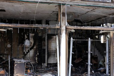 Yangın, maddi hasara, yaşama ve insanların sağlığına zarar veren kontrolsüz bir yanma sürecidir. Maddi hasara, yaşama ve insanların sağlığına zarar veren kontrolsüz bir yanma süreci..
