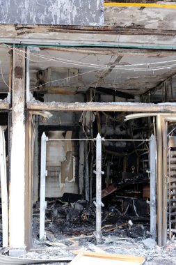 Yangın, maddi hasara, yaşama ve insanların sağlığına zarar veren kontrolsüz bir yanma sürecidir. Maddi hasara, yaşama ve insanların sağlığına zarar veren kontrolsüz bir yanma süreci..