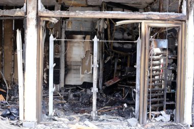 Yangın, maddi hasara, yaşama ve insanların sağlığına zarar veren kontrolsüz bir yanma sürecidir. Maddi hasara, yaşama ve insanların sağlığına zarar veren kontrolsüz bir yanma süreci..