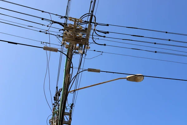 Poteau Électrique Métallique Avec Des Isolateurs Courant Des Fils Travers — Photo