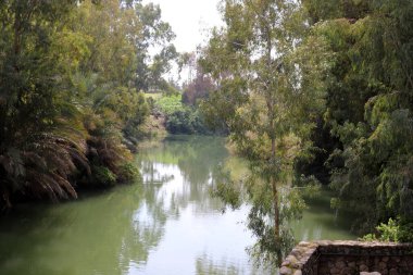 Ürdün Nehri, İsa 'nın vaftiz edildiği yer. Hıristiyanlar Ürdün 'ü kutsal bir nehir olarak görüyor 