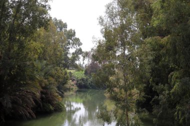 Ürdün Nehri, İsa 'nın vaftiz edildiği yer. Hıristiyanlar Ürdün 'ü kutsal bir nehir olarak görüyor 