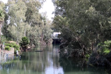 Ürdün Nehri, İsa 'nın vaftiz edildiği yer. Hıristiyanlar Ürdün 'ü kutsal bir nehir olarak görüyor 