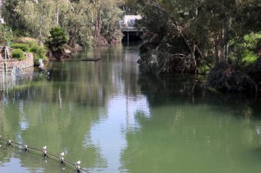Ürdün Nehri, İsa 'nın vaftiz edildiği yer. Hıristiyanlar Ürdün 'ü kutsal bir nehir olarak görüyor 