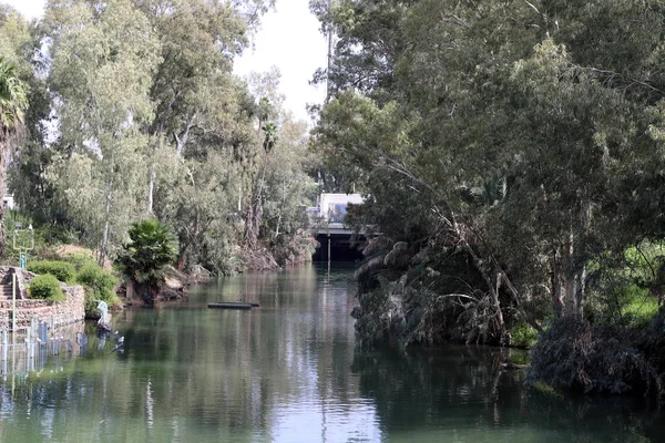 Río Jordán Lugar Donde Jesucristo Fue Bautizado Cristianos Ven Jordania — Foto de Stock