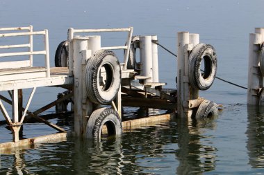 Kuzey İsrail 'de Celile Denizi üzerindeki Tiberias şehrindeki iskelede. 