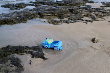 İsrail'in kuzeyinde Akdeniz kıyılarında kum ayak izleri 