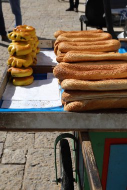 İsrail Devleti 'nin başkenti Kudüs' te ekmek ve fırın ürünleri satılmaktadır. 