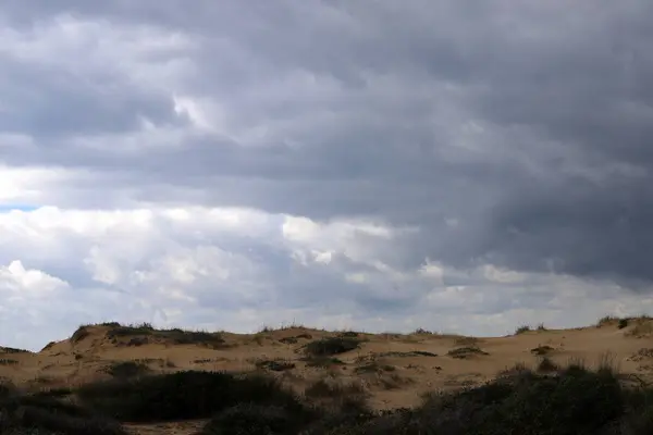 Nuvole Pioggia Che Galleggiano Attraverso Cielo Sul Mar Mediterraneo Nel — Foto Stock