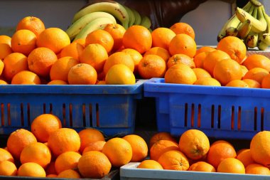 İsrail 'in başkenti Kudüs' teki bir pazarda taze meyve ve sebze satılır. 