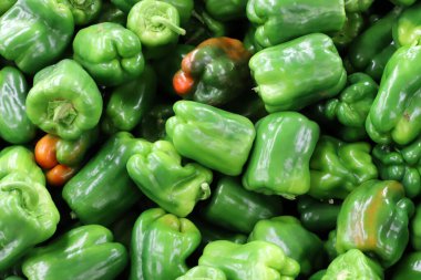 İsrail 'in başkenti Kudüs' teki bir pazarda taze meyve ve sebze satılır. 