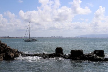 İsrail devletinin kuzeyinde Akdeniz'in ıssız kıyıları 