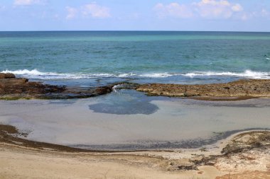 İsrail devletinin kuzeyinde Akdeniz'in ıssız kıyıları 