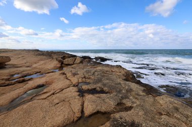 İsrail devletinin kuzeyinde Akdeniz'in ıssız kıyıları 