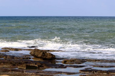 İsrail devletinin kuzeyinde Akdeniz'in ıssız kıyıları 