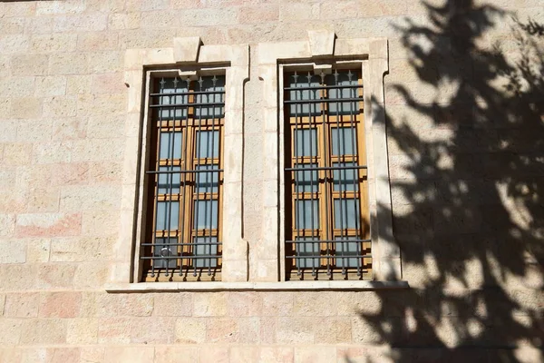 Pequena Janela Uma Grande Cidade Capital Israel Jerusalém — Fotografia de Stock