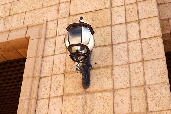 在以色列的一个大城市里 街道上的电灯 — 图库照片