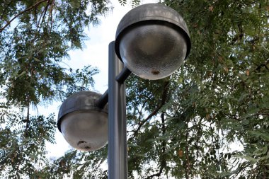 İsrail 'in büyük bir şehrinde kentsel, elektrikli sokak lambası 