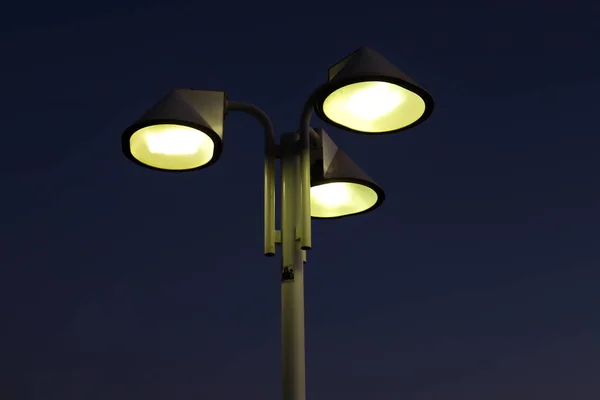 Városi Elektromos Utcai Lámpa Egy Nagyvárosban Izraelben — Stock Fotó