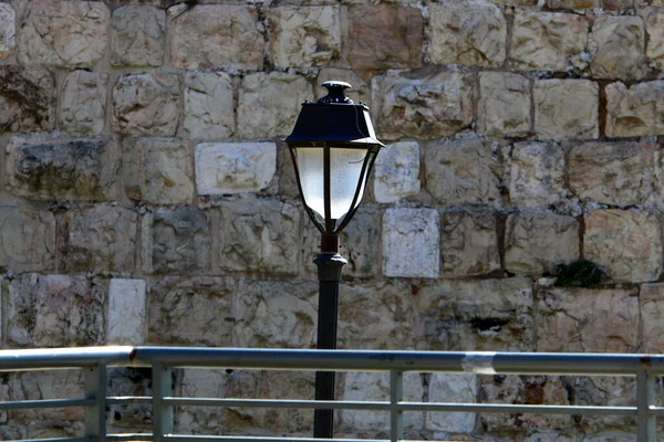 이스라엘의 도시에 도시의 가로등 — 스톡 사진