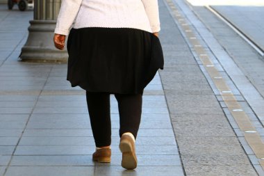 Virüs İsrail 'e yayılmadan önce Kudüs sokaklarında hayat vardı. Büyük bir şehirde şehir fotoğrafçılığı 