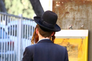 Virüs İsrail 'e yayılmadan önce Kudüs sokaklarında hayat vardı. Büyük bir şehirde şehir fotoğrafçılığı 