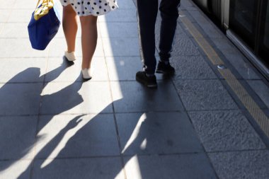 Virüs İsrail 'e yayılmadan önce Kudüs sokaklarında hayat vardı. Büyük bir şehirde şehir fotoğrafçılığı 