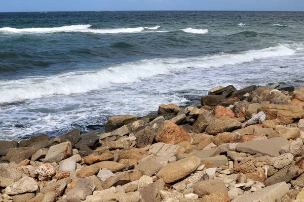 Piedras Encuentran Parque Ciudad Orillas Del Mar Mediterráneo Norte Israel —  Fotos de Stock