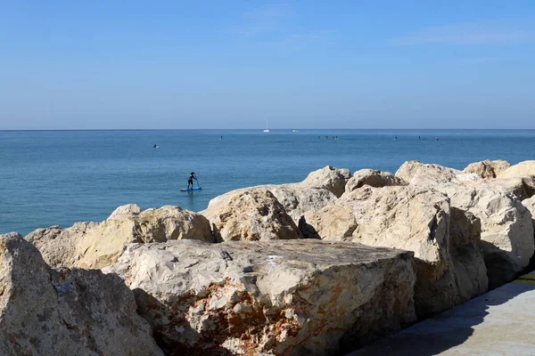 Piedras Encuentran Parque Ciudad Orillas Del Mar Mediterráneo Norte Israel —  Fotos de Stock