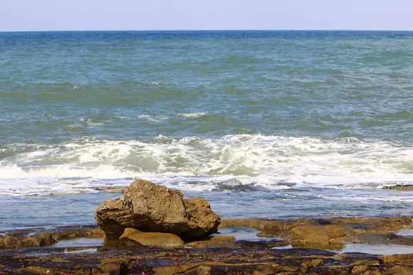 Pedras Encontram Parque Cidade Nas Margens Mar Mediterrâneo Norte Israel — Fotografia de Stock