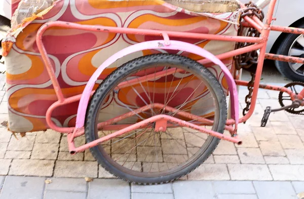 Chariot Roues Pour Transport Marchandises Marchandises Trouve Dans Une Rue — Photo