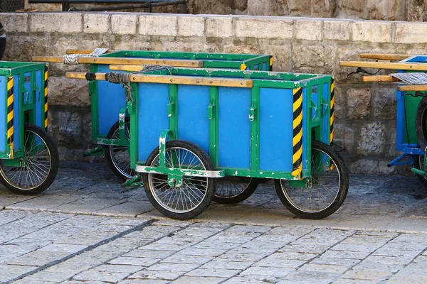 Wheeled Trolley Transportation Goods Goods Stands Street Jerusalem — Stock Photo, Image